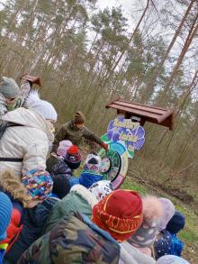Dzieci z Przedszkola "Słoneczne Skrzaty" w Parkowie odwiedziły Nadleśnictwo Durowo